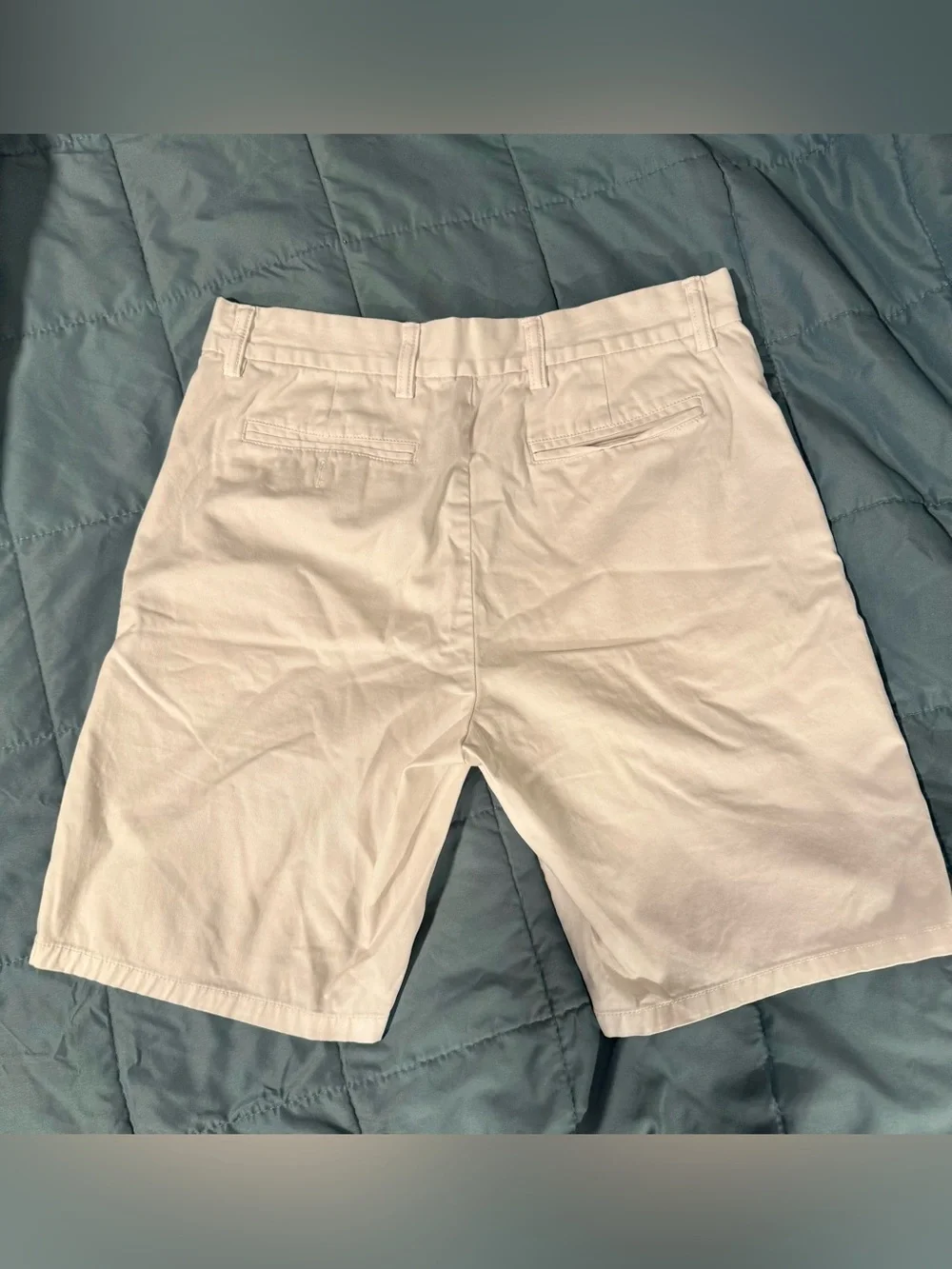 Old Navy Men's Cream Flat-Front Chino Shorts